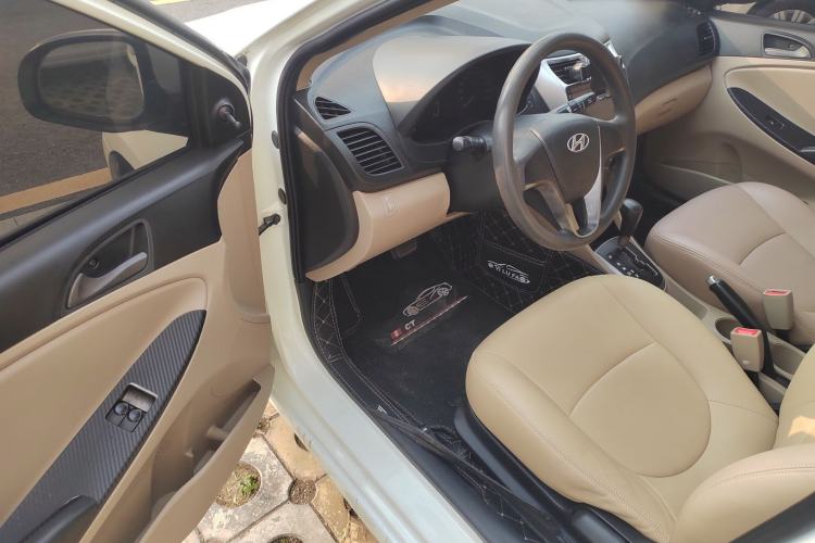 Used Hyundai Verna (older generation) 2014 1.4L Automatic Fashion GS Model Driver Seat