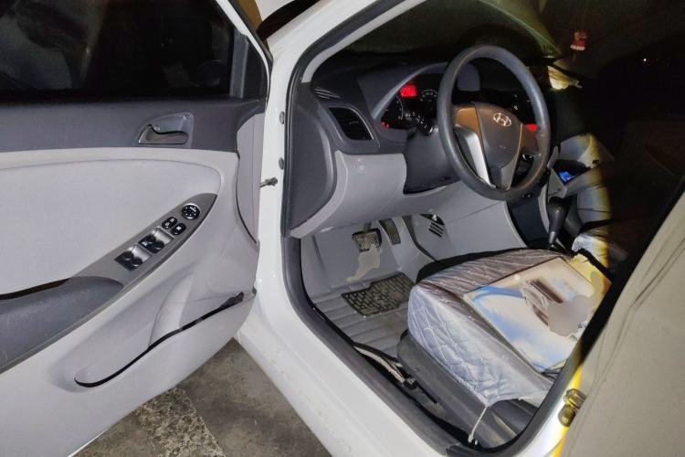 Used Hyundai Verna (older generation) 2014 1.4L Automatic Smart GLS Driver Seat