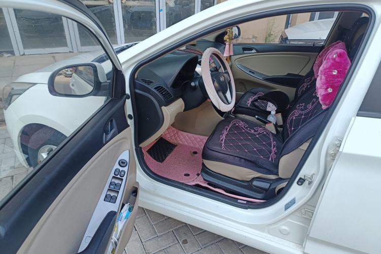 Used Hyundai Verna (older generation) 2014 1.4L Automatic Smart GLS Driver Seat