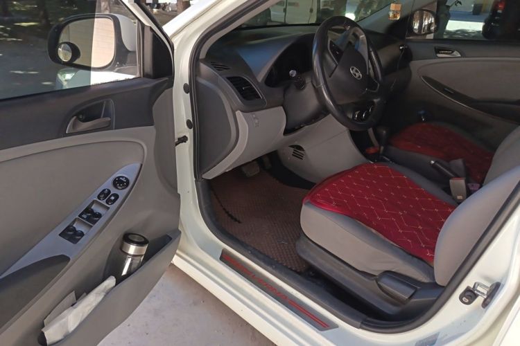 Used Hyundai Verna (older generation) 2014 1.4L Automatic Leading-Edge GLX Driver Seat