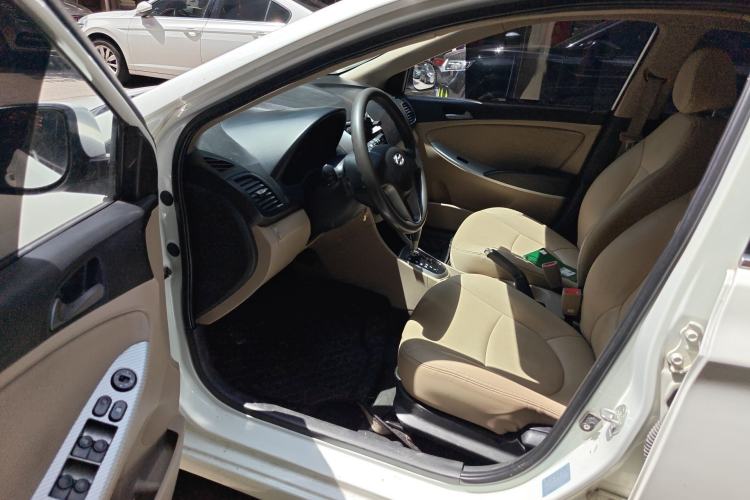 Used Hyundai Verna (older generation) 2014 1.4L Automatic Smart GLS Driver Seat
