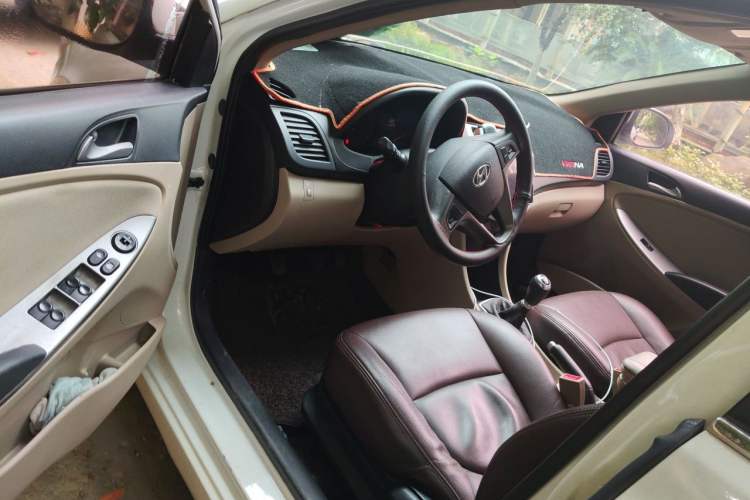 Used Hyundai Verna (older generation) 2014 1.4L Manual Smart GLS Trim Driver Seat