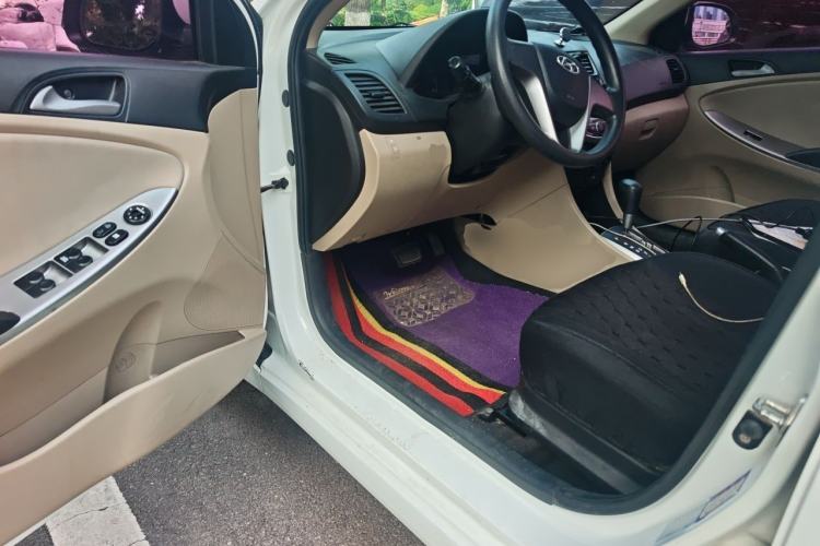 Used Hyundai Verna (older generation) 2014 1.4L Automatic Smart GLS Driver Seat