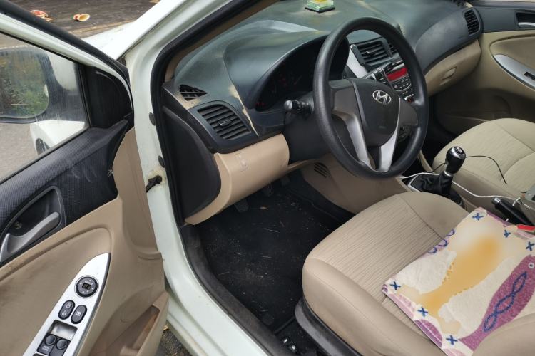 Used Hyundai Verna (older generation) 2014 1.4L Manual Smart GLS Trim Driver Seat