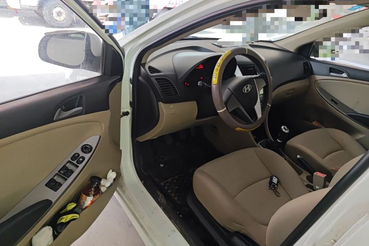Used Hyundai Verna (older generation) 2014 1.4L Manual Smart GLS Trim Driver Seat