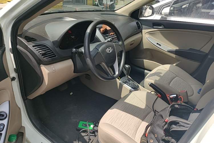 Used Hyundai Verna (older generation) 2014 1.4L Automatic Smart GLS Driver Seat