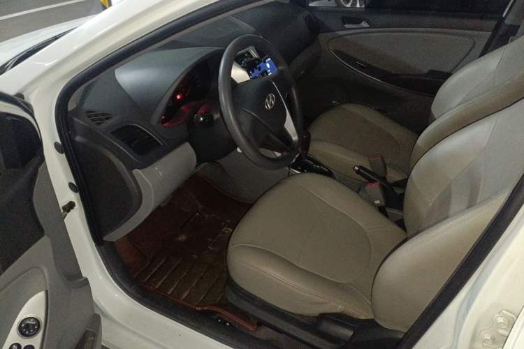 Used Hyundai Verna (older generation) 2014 1.4L Automatic Smart GLS Driver Seat