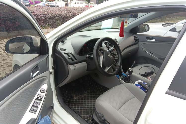 Used Hyundai Verna (older generation) 2014 1.4L Manual Top-Tier Model TOP Driver Seat