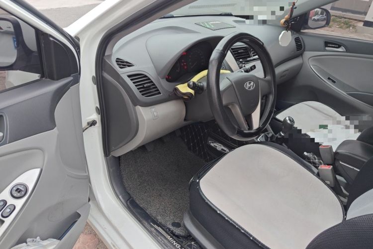 Used Hyundai Verna (older generation) 2014 1.4L Manual Smart GLS Trim Driver Seat