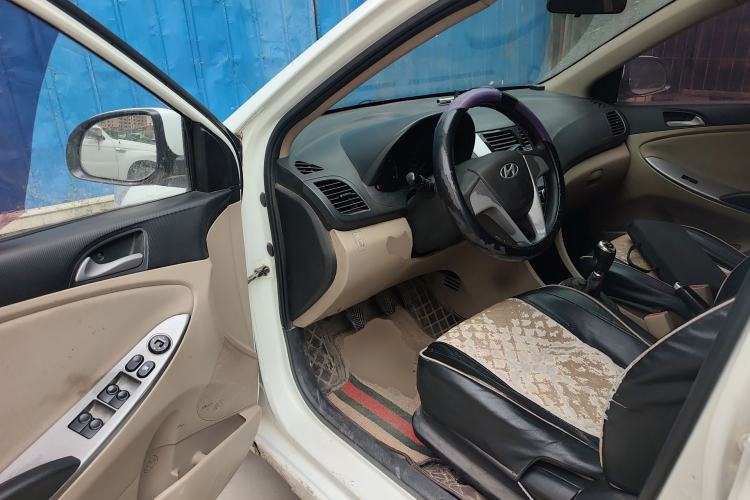 Used Hyundai Verna (older generation) 2014 1.4L Manual Smart GLS Trim Driver Seat