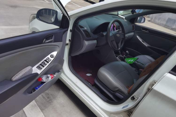 Used Hyundai Verna (older generation) 2014 1.4L Manual Smart GLS Trim Driver Seat