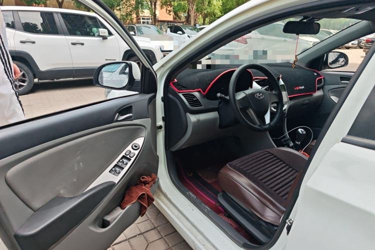 Used Hyundai Verna (older generation) 2014 1.4L Manual Smart GLS Trim Driver Seat