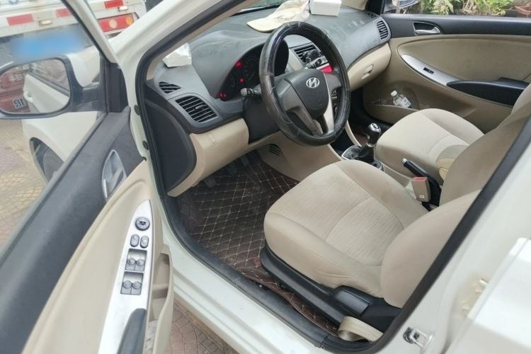 Used Hyundai Verna (older generation) 2014 1.4L Manual Smart GLS Trim Driver Seat