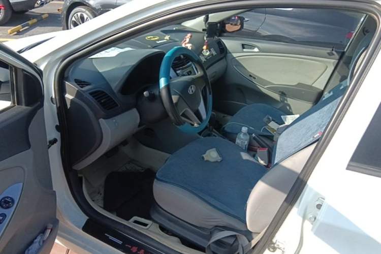 Used Hyundai Verna (older generation) 2014 1.4L Automatic Smart GLS Driver Seat