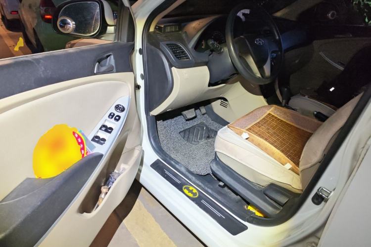 Used Hyundai Verna (older generation) 2014 1.4L Automatic Smart GLS Driver Seat