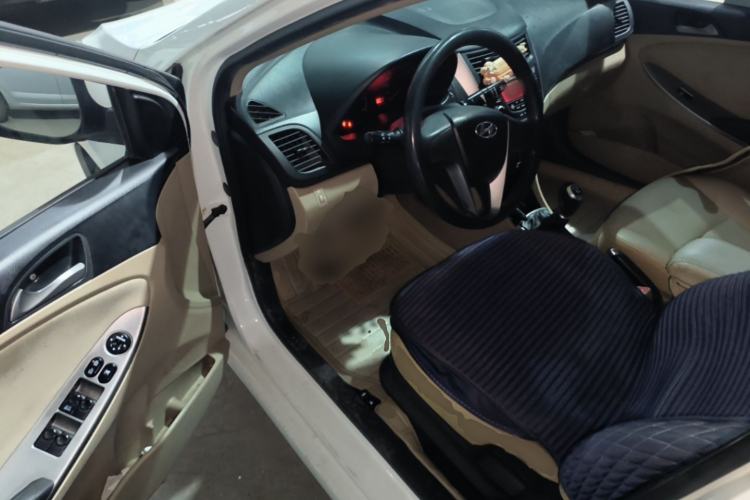 Used Hyundai Verna (older generation) 2014 1.4L Manual Smart GLS Trim Driver Seat