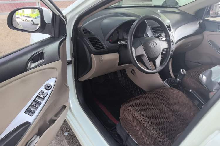 Used Hyundai Verna (older generation) 2014 1.4L Manual Smart GLS Trim Driver Seat