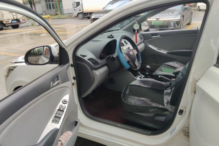 Used Hyundai Verna (older generation) 2014 1.4L Manual Smart GLS Trim Driver Seat