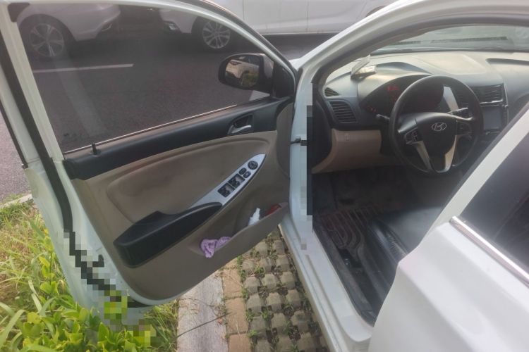 Used Hyundai Verna (older generation) 2014 1.4L Manual Smart GLS Trim Driver Seat