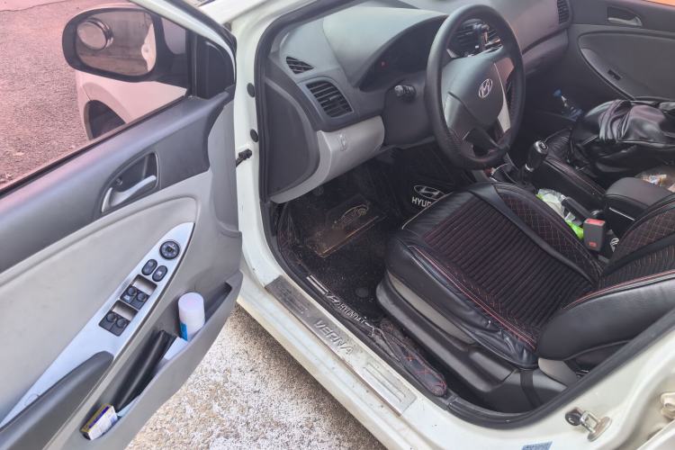 Used Hyundai Verna (older generation) 2014 1.4L Manual Smart GLS Trim Driver Seat