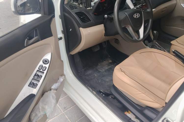 Used Hyundai Verna (older generation) 2014 1.4L Automatic Smart GLS Driver Seat