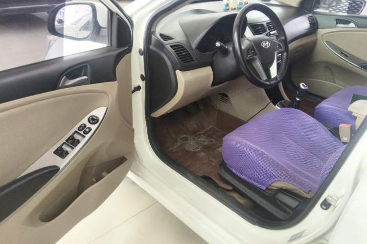 Used Hyundai Verna (older generation) 2014 1.4L Manual Smart GLS Trim Driver Seat