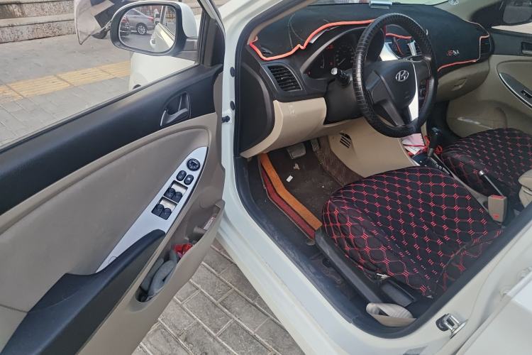 Used Hyundai Verna (older generation) 2014 1.4L Automatic Smart GLS Driver Seat