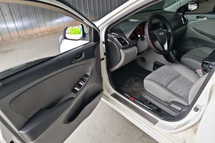 Used Hyundai Verna (older generation) 2014 1.4L Automatic Smart GLS Driver Seat