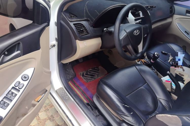 Used Hyundai Verna (older generation) 2014 1.4L Manual Smart GLS Trim Driver Seat