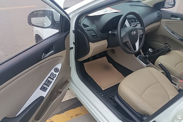 Used Hyundai Verna (older generation) 2014 1.4L Manual Smart GLS Trim Driver Seat