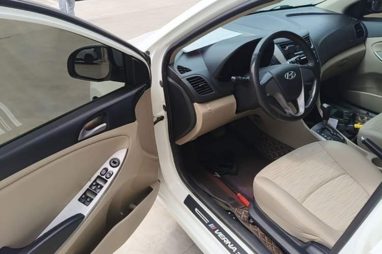 Used Hyundai Verna (older generation) 2014 1.4L Automatic Smart GLS Driver Seat