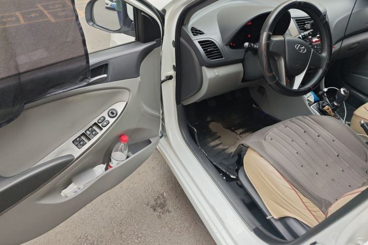 Used Hyundai Verna (older generation) 2014 1.4L Manual Smart GLS Trim Driver Seat