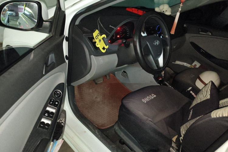 Used Hyundai Verna (older generation) 2014 1.4L Automatic Smart GLS Driver Seat