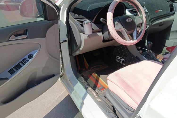 Used Hyundai Verna (older generation) 2014 1.4L Automatic Fashion GS Model Driver Seat