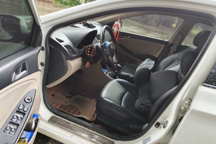 Used Hyundai Verna (older generation) 2014 1.4L Manual Smart GLS Trim Driver Seat