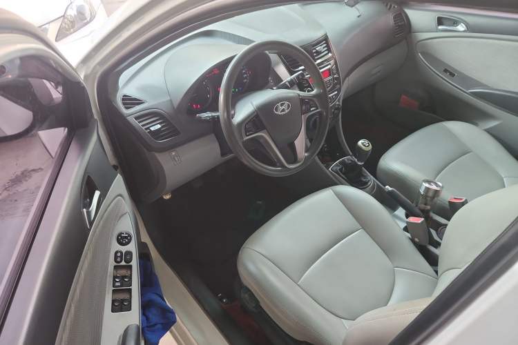 Used Hyundai Verna (older generation) 2014 1.4L Manual Top-Tier Model TOP Driver Seat