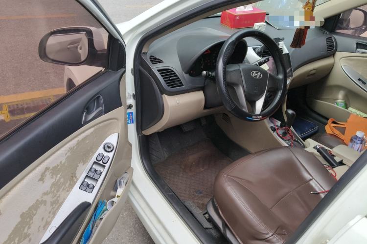 Used Hyundai Verna (older generation) 2014 1.4L Automatic Smart GLS Driver Seat