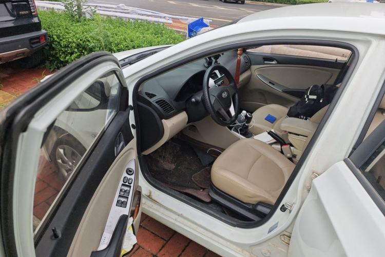 Used Hyundai Verna (older generation) 2014 1.4L Manual Smart GLS Trim Driver Seat