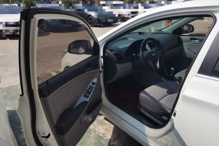 Used Hyundai Verna (older generation) 2014 1.4L Manual Smart GLS Trim Driver Seat