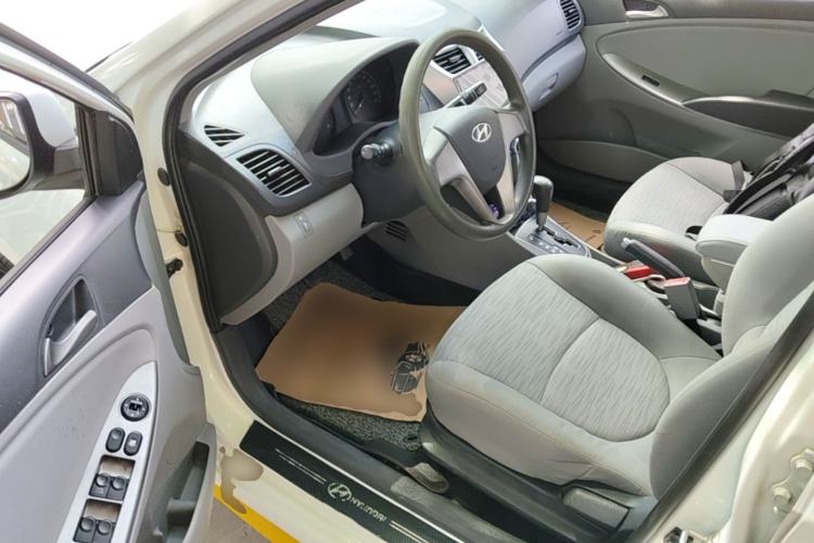 Used Hyundai Verna (older generation) 2014 1.4L Automatic Smart GLS Driver Seat