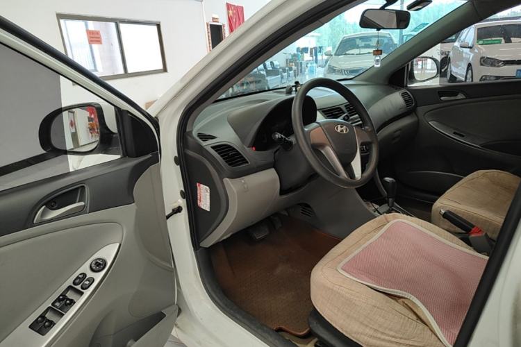 Used Hyundai Verna (older generation) 2014 1.4L Automatic Smart GLS Driver Seat