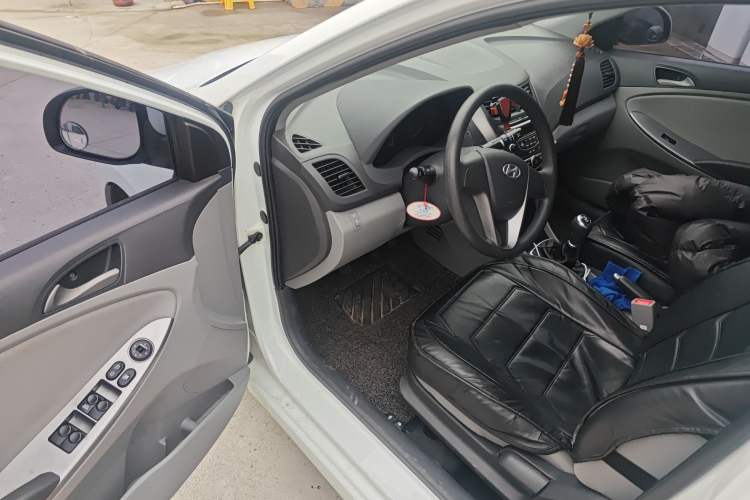Used Hyundai Verna (older generation) 2014 1.4L Manual Smart GLS Trim Driver Seat