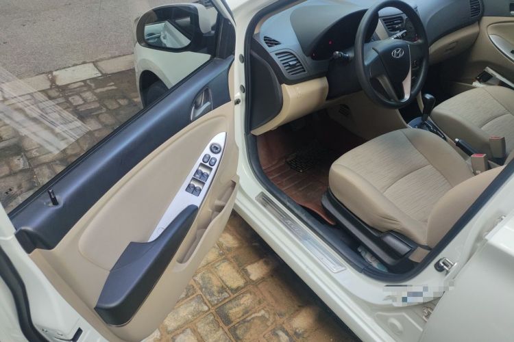 Used Hyundai Verna (older generation) 2014 1.4L Automatic Smart GLS Driver Seat