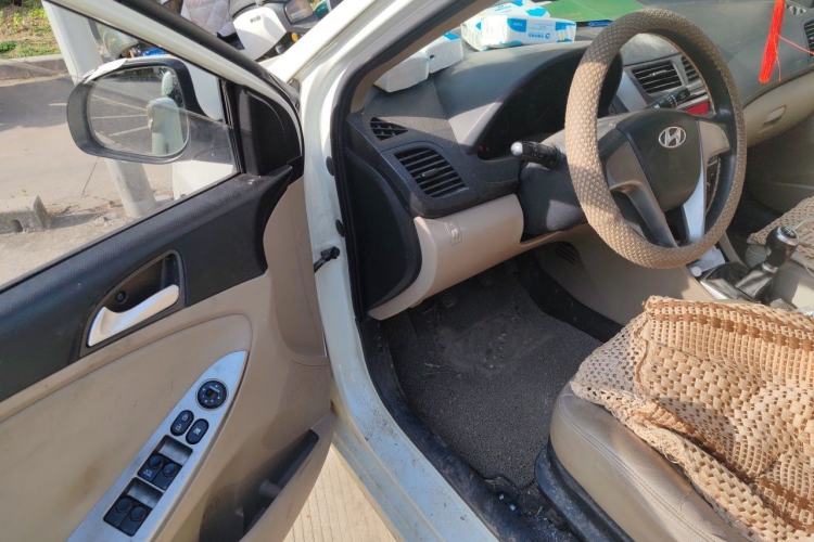 Used Hyundai Verna (older generation) 2014 1.4L Manual Smart GLS Trim Driver Seat