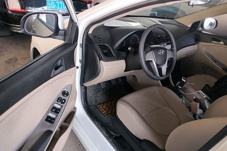 Used Hyundai Verna (older generation) 2014 1.4L Manual Smart GLS Trim Driver Seat
