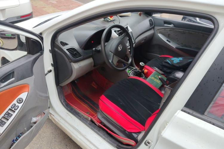 Used Hyundai Verna (older generation) 2014 1.4L Manual Smart GLS Trim Driver Seat
