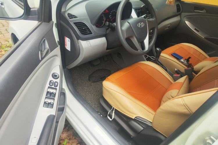 Used Hyundai Verna (older generation) 2014 1.4L Automatic Leading-Edge GLX Driver Seat
