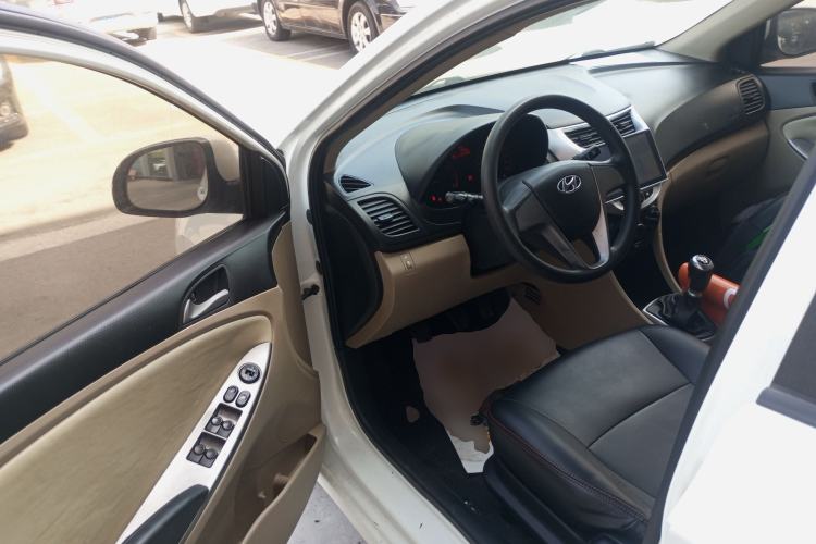 Used Hyundai Verna (older generation) 2014 1.4L Manual Smart GLS Trim Driver Seat