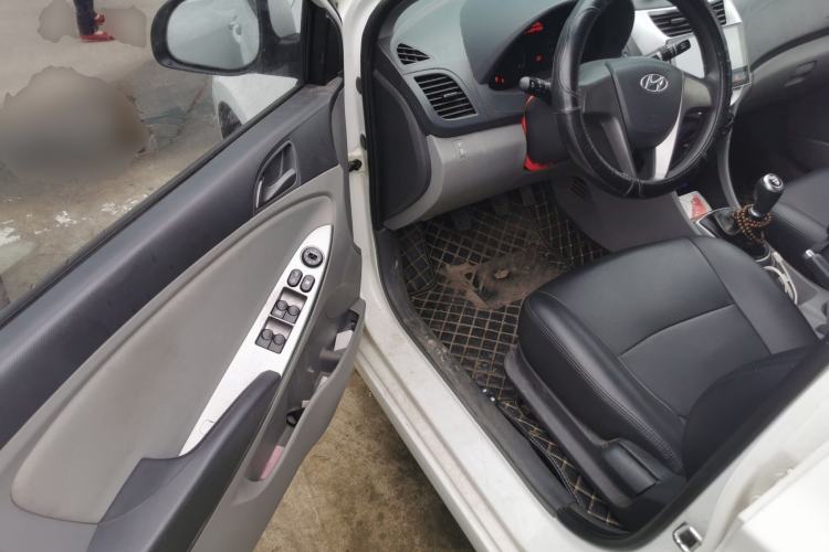Used Hyundai Verna (older generation) 2014 1.4L Manual Smart GLS Trim Driver Seat