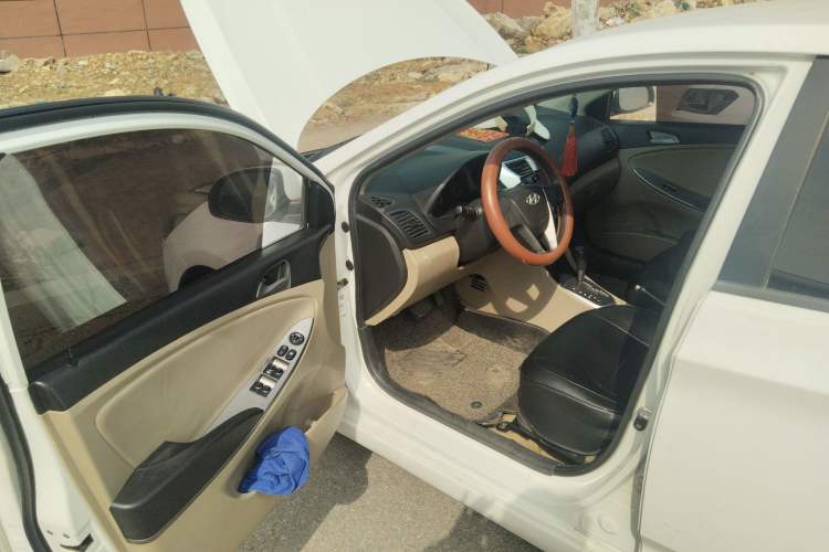 Used Hyundai Verna (older generation) 2014 1.4L Automatic Smart GLS Driver Seat